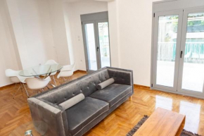 Sunny 2 beds spacious fully air conditioned apartment